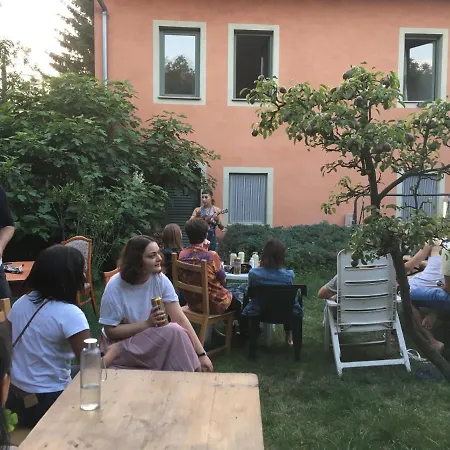 אכסניה Garden