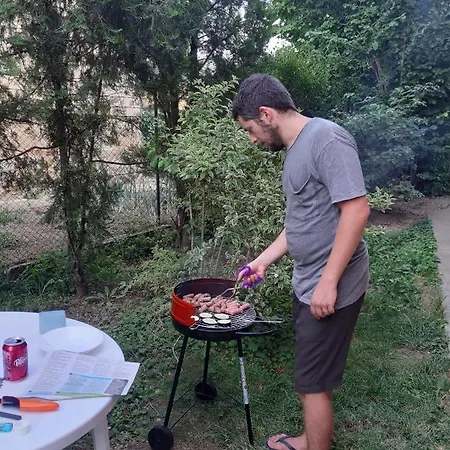Garden אכסניה *
