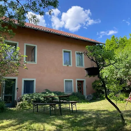 Balazs - In A Area, With Our Own Garden - Next To Metro 4 Station Hostel Budapest