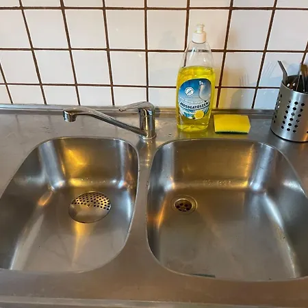 Hostel Balazs - In A Area, With Our Own Garden - Next To Metro 4 Station