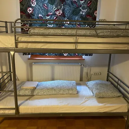 Hostel Balazs - In A Area, With Our Own Garden - Next To Metro 4 Station Budapest