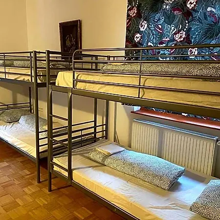 The Buda Side Garden - Dorms & Private *