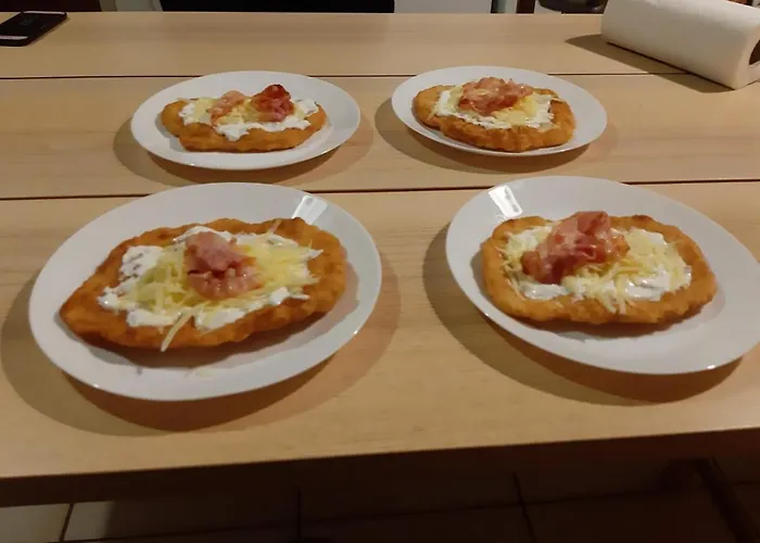 Hostel Balazs - In A Area, With Our Own Garden - Next To Metro 4 Station *