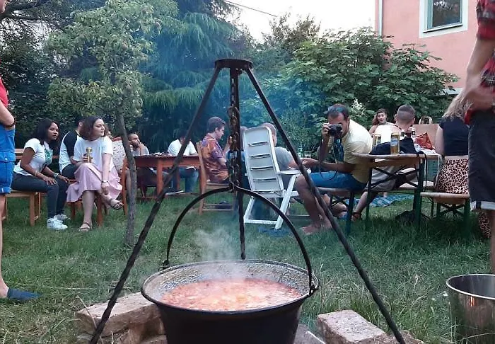 Balazs - In A Area, With Our Own Garden - Next To Metro 4 Station Hostel