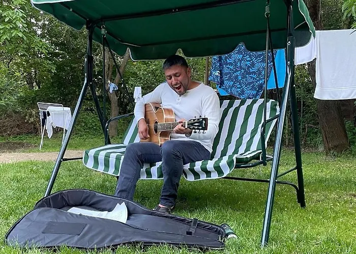 Balazs - In A Area, With Our Own Garden - Next To Metro 4 Station Hostel *