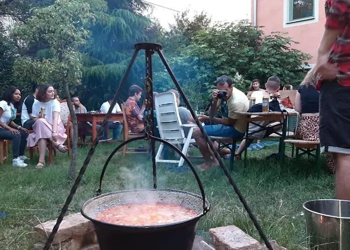 Balazs - In A Area, With Our Own Garden - Next To Metro 4 Station Hostel