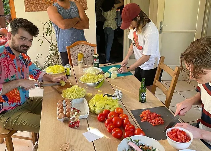 Balazs - In A Area, With Our Own Garden - Next To Metro 4 Station Hostel *