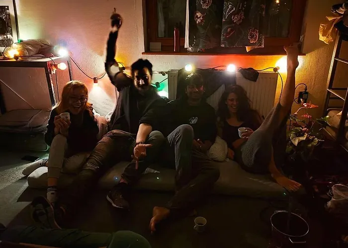 Hostel Balazs - In A Area, With Our Own Garden - Next To Metro 4 Station *