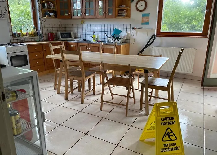 Hostel Balazs - In A Area, With Our Own Garden - Next To Metro 4 Station Budapest