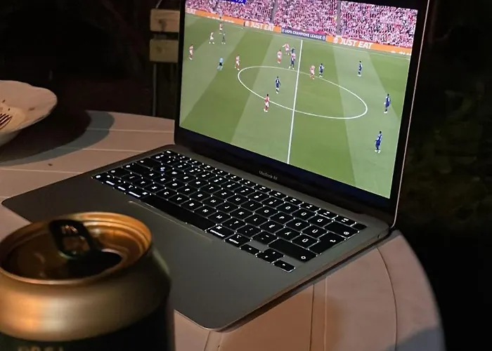 Balazs - In A Area, With Our Own Garden - Next To Metro 4 Station * Budapest