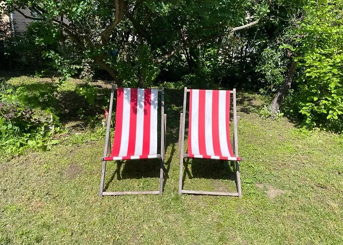 Hostel Balazs - In A Area, With Our Own Garden - Next To Metro 4 Station *