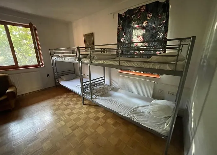 Balazs - In A Area, With Our Own Garden - Next To Metro 4 Station