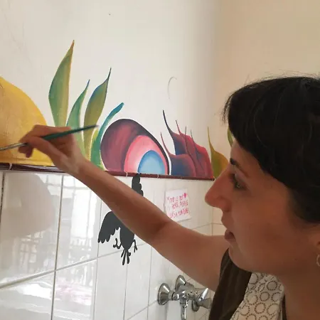 Balazs - In A Area, With Our Own Garden - Next To Metro 4 Station Albergue Budapeste