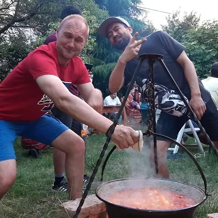 Balazs - In A Area, With Our Own Garden - Next To Metro 4 Station