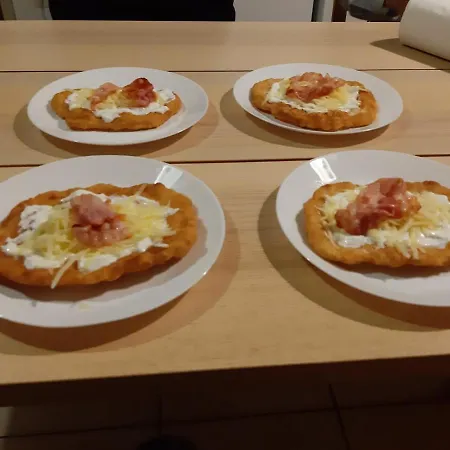 Auberge de jeunesse Balazs - In A Area, With Our Own Garden - Next To Metro 4 Station *