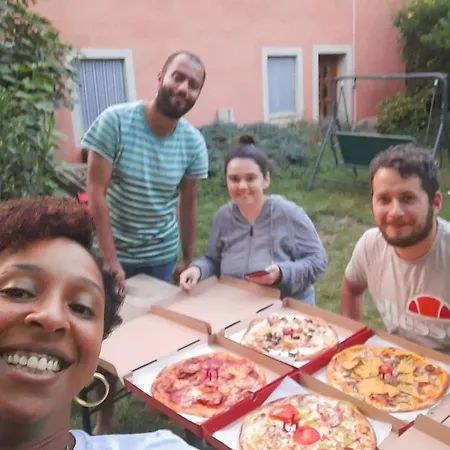 Balazs - In A Area, With Our Own Garden - Next To Metro 4 Station * Budapeste