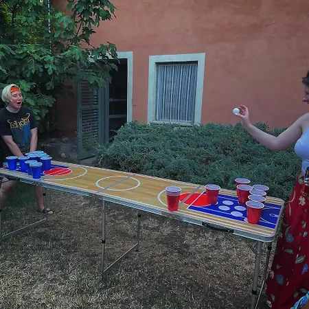 Auberge de jeunesse Balazs - In A Area, With Our Own Garden - Next To Metro 4 Station Budapest